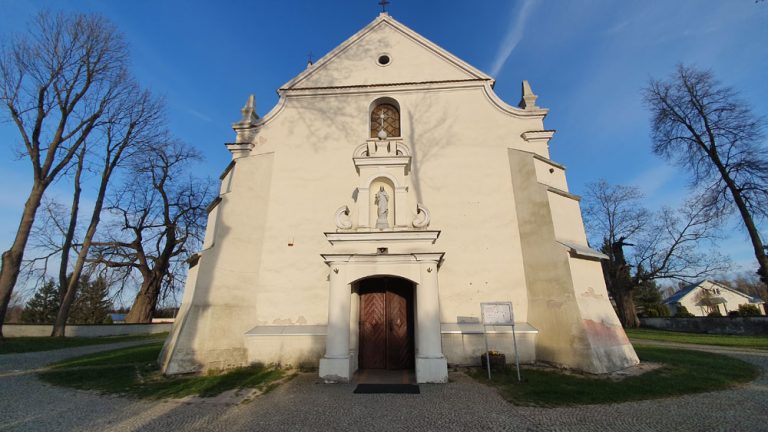 Kościół parafialny w Cieksynie — zdjęcie 1